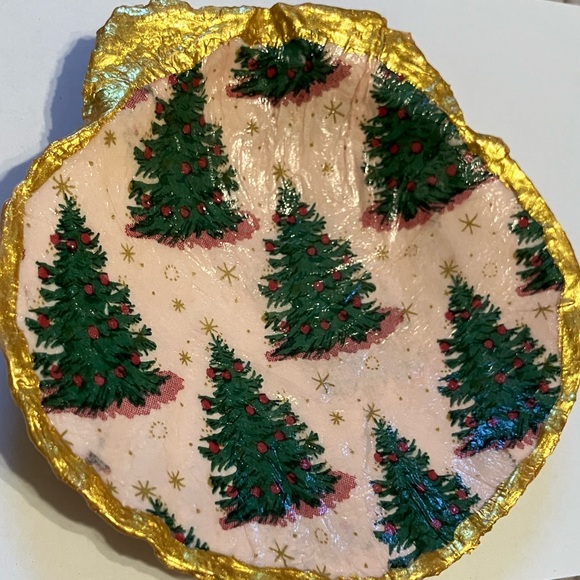 Handcrafted Shell Dish Christmas Trees Decoupage - Picture 2 of 3